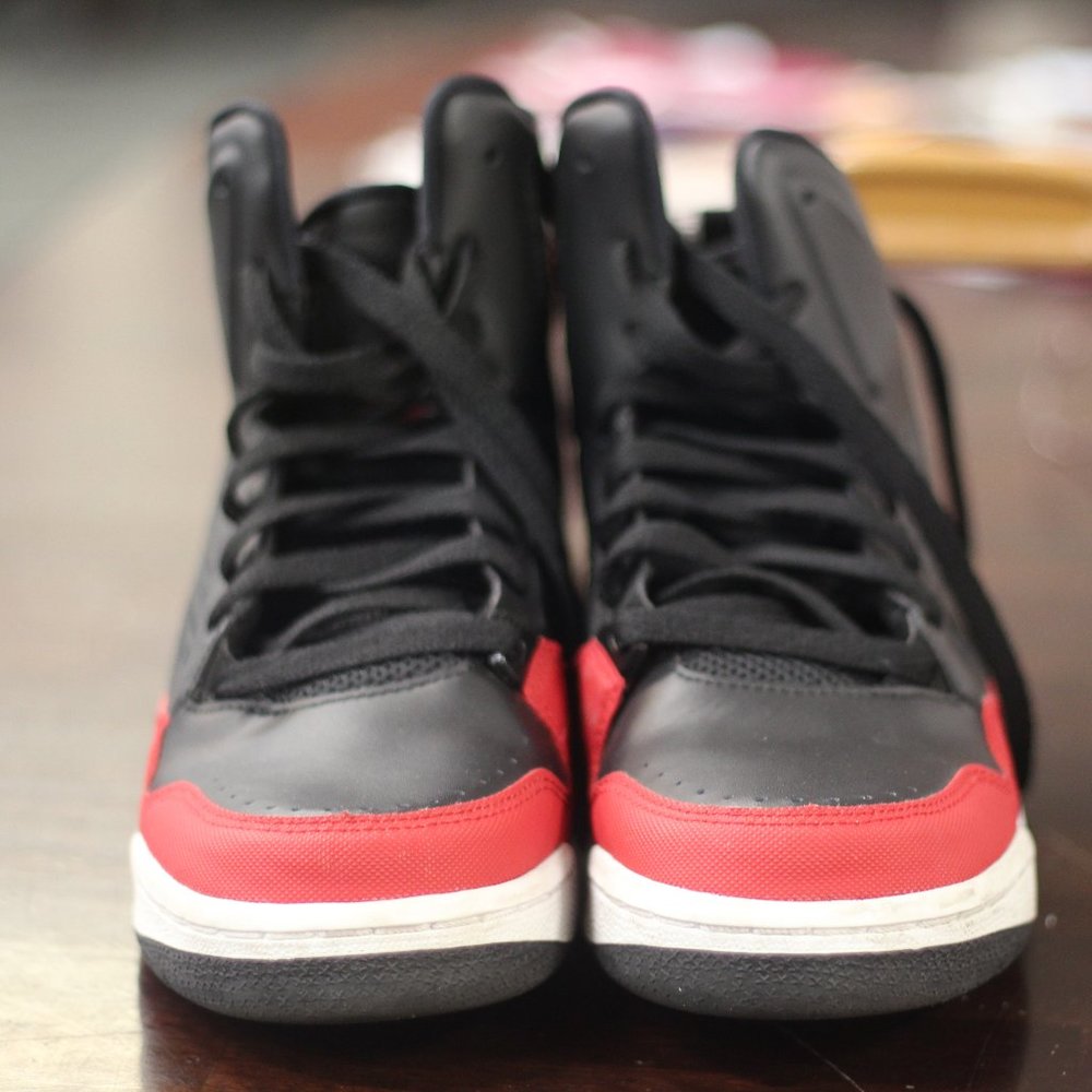 JORDAN Flights, Youth 7, Black and Red - Picture 2 of 7